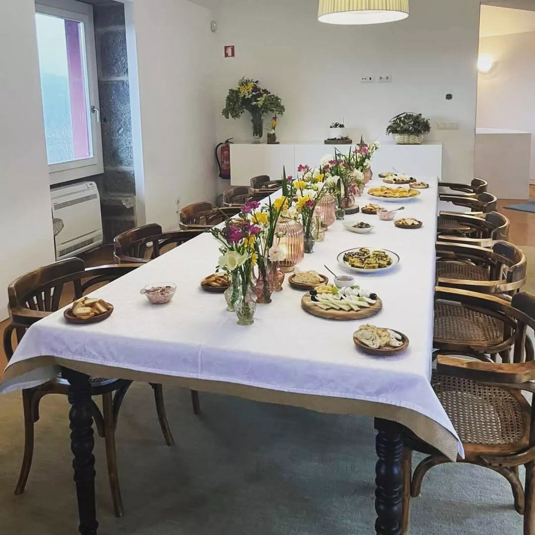 Bastidores da Casa da Laje — à espera do passe